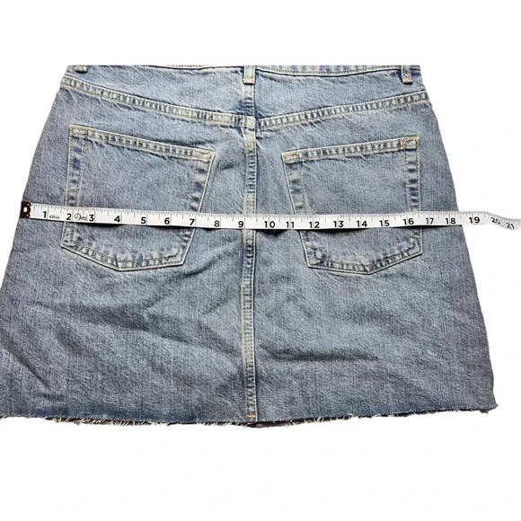 Top shop Blue Demin Women’s Mini Skirt•Size 6•Light Wash Denim•NWT• - Picture 4 of 5